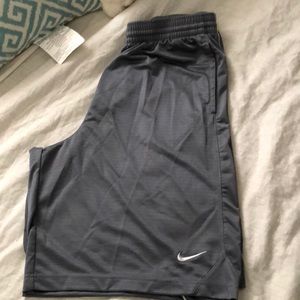 Men’s size XL gray Nike basketball shorts
